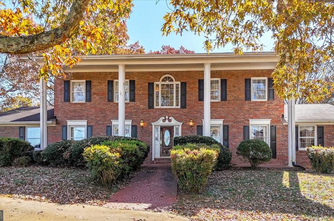 104 E Valley Rd NE