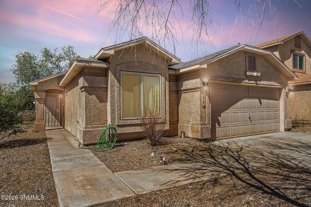 5743 E Mesa Ave