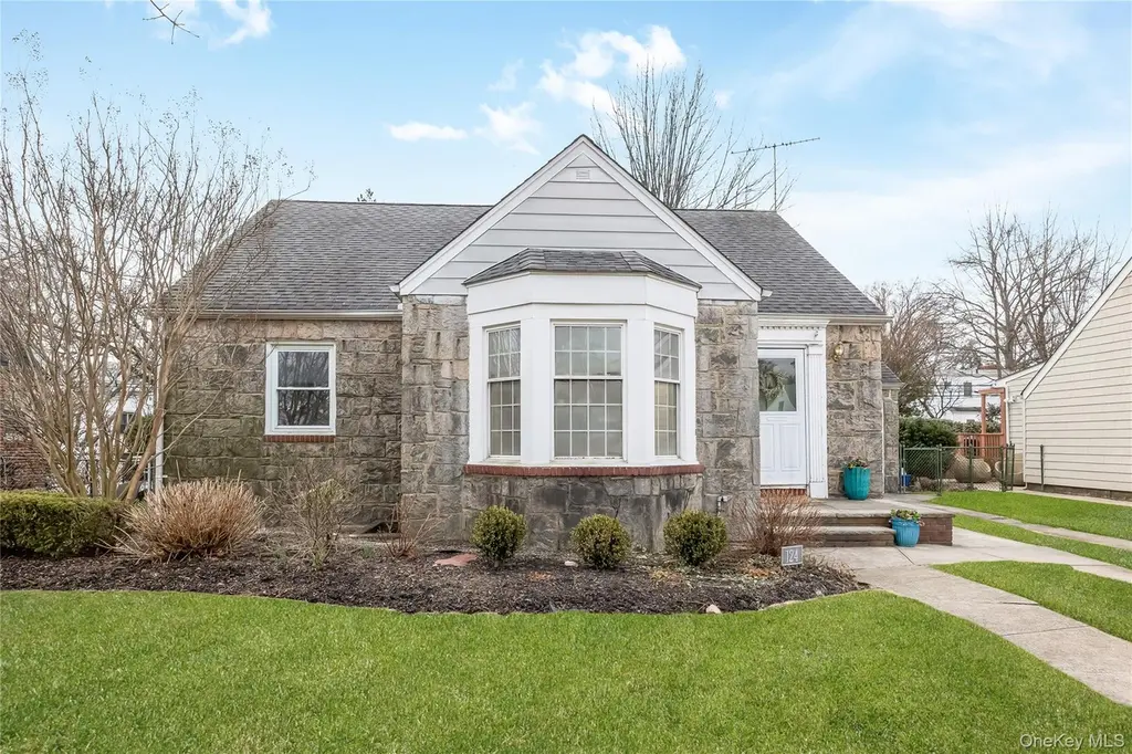 124 Greystone Rd
