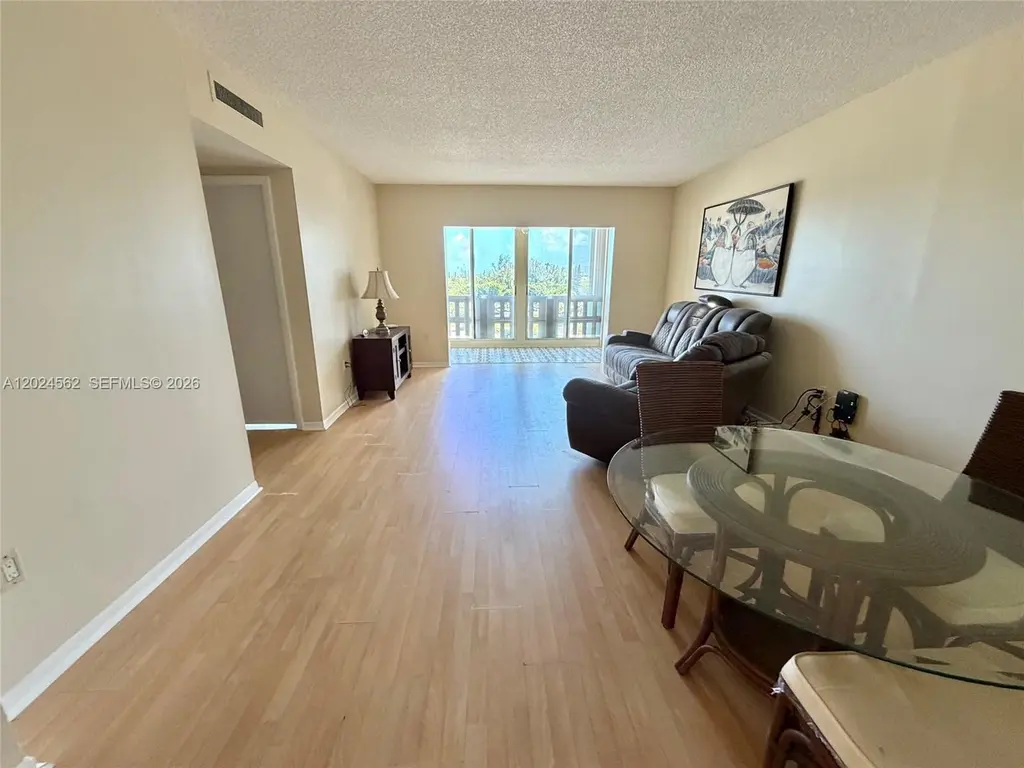 4001 Hillcrest Dr #609