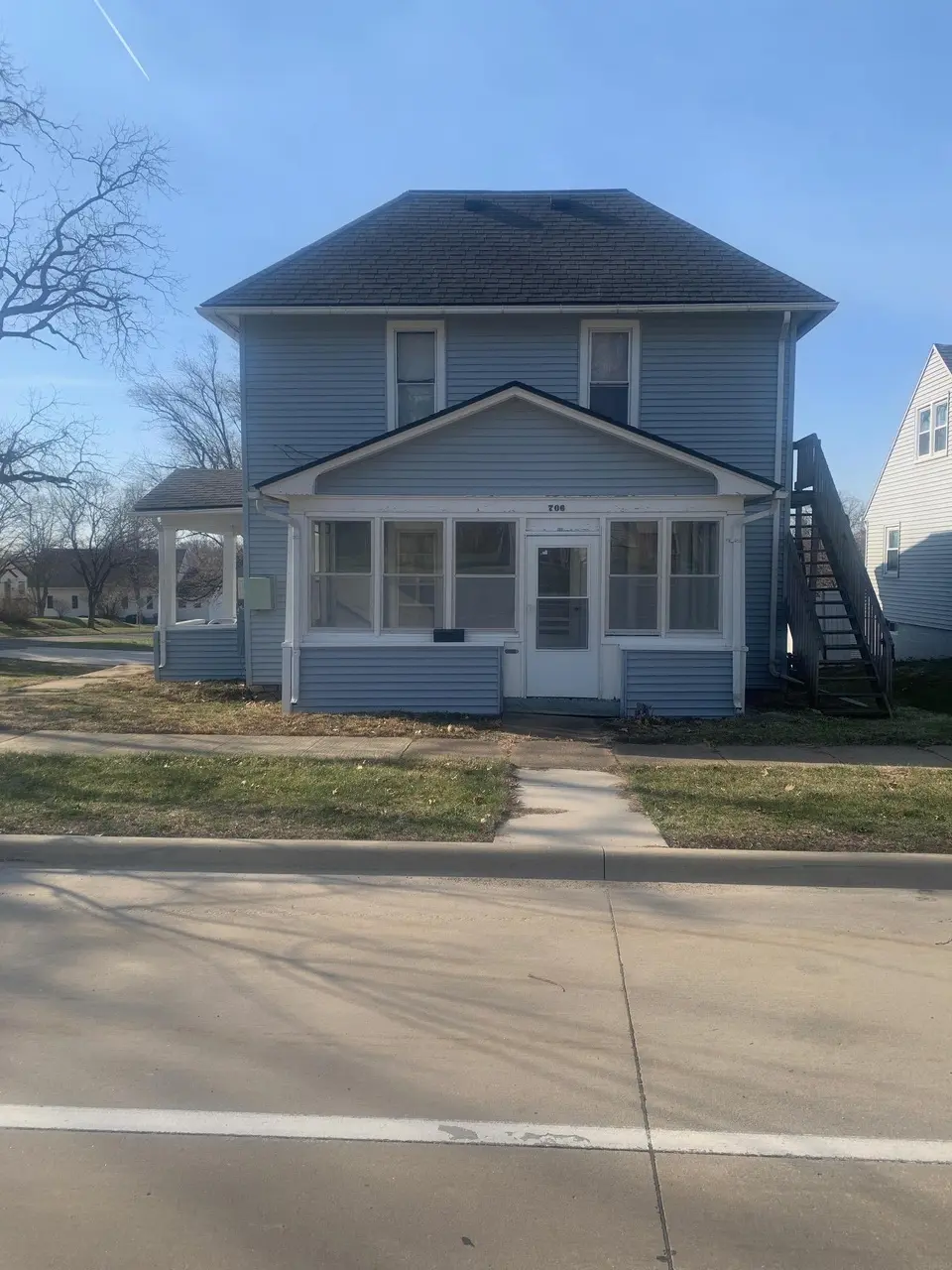706 W 12th St