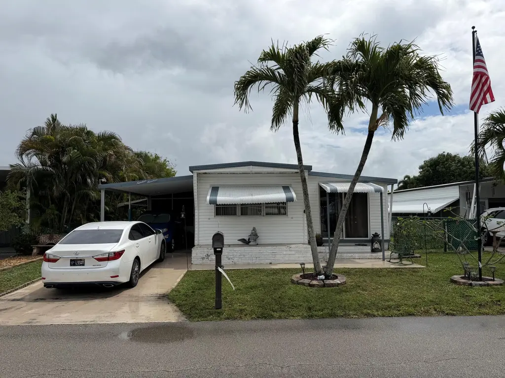 1900 SW 83rd Ter