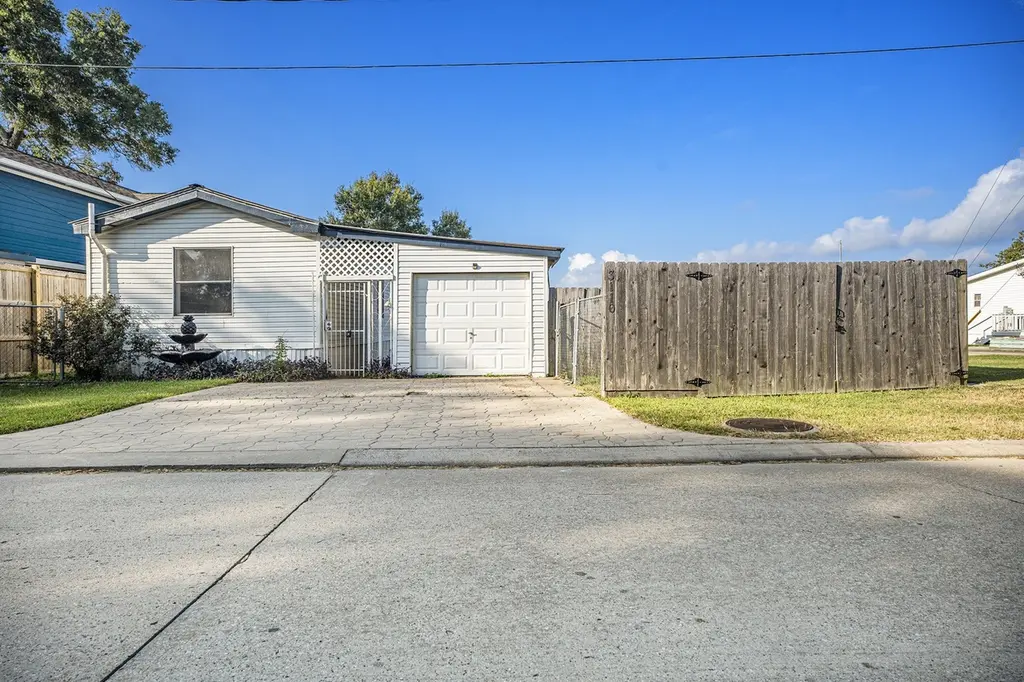 3110 Bay Oaks Harbor Dr