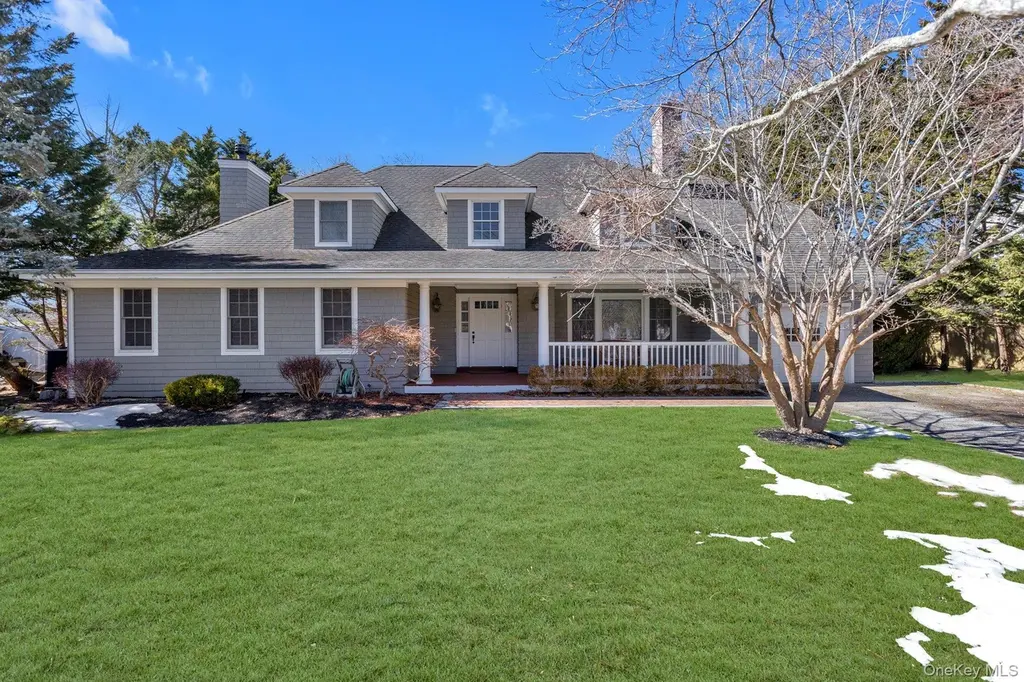 18 Landing Ln