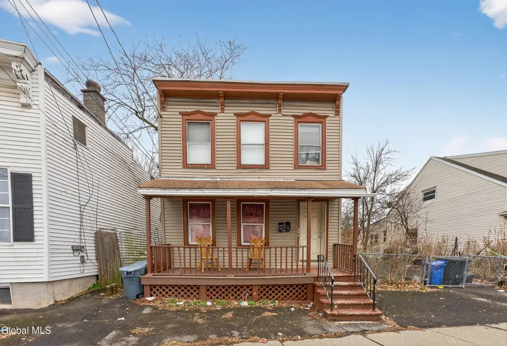 796 Livingston Ave