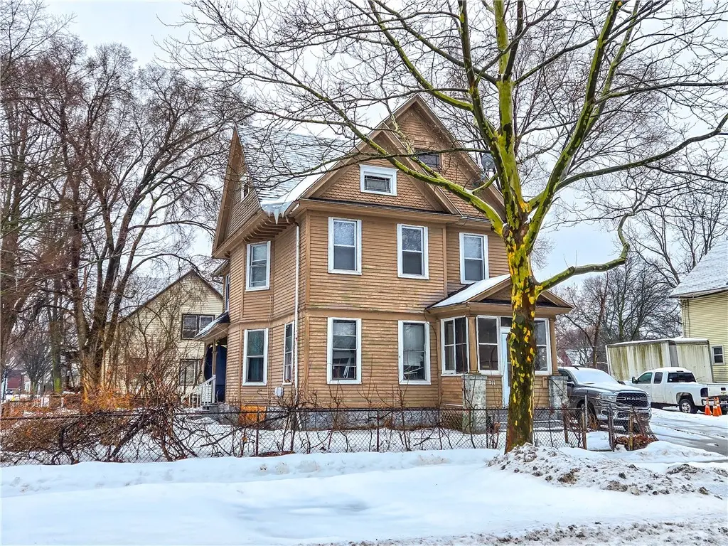 211 Parsells Ave