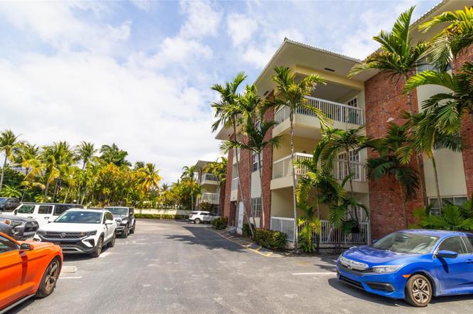 2424 SE 17th St Unit 305B