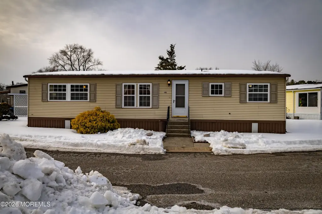 115 Douglas Dr