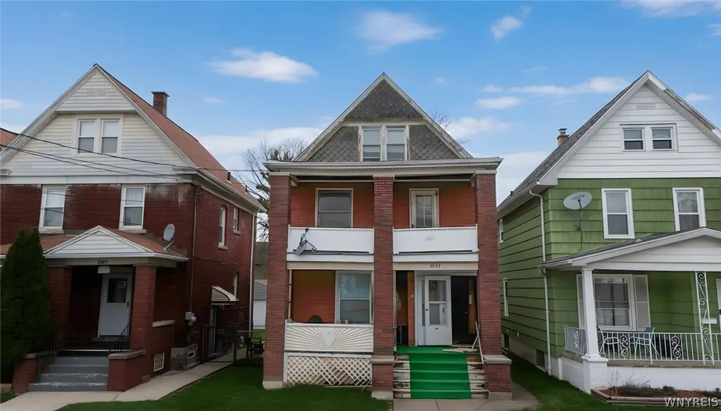 2022 La Salle Ave