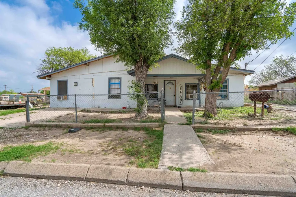 501 E Adobe St