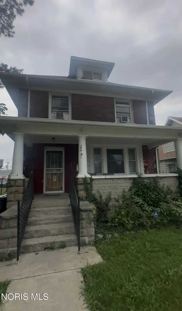 2241 Whitney Ave