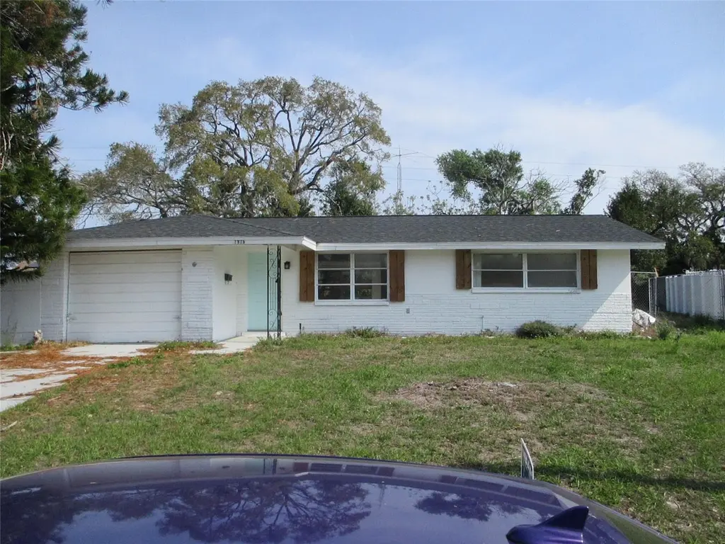7925 Bracken Dr