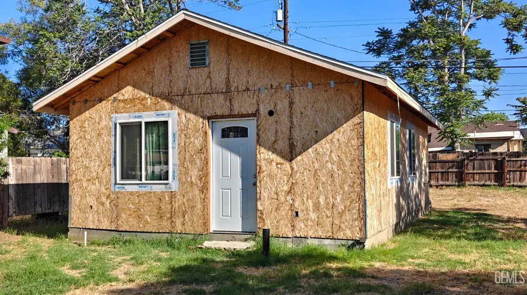 118 Hughes Ave
