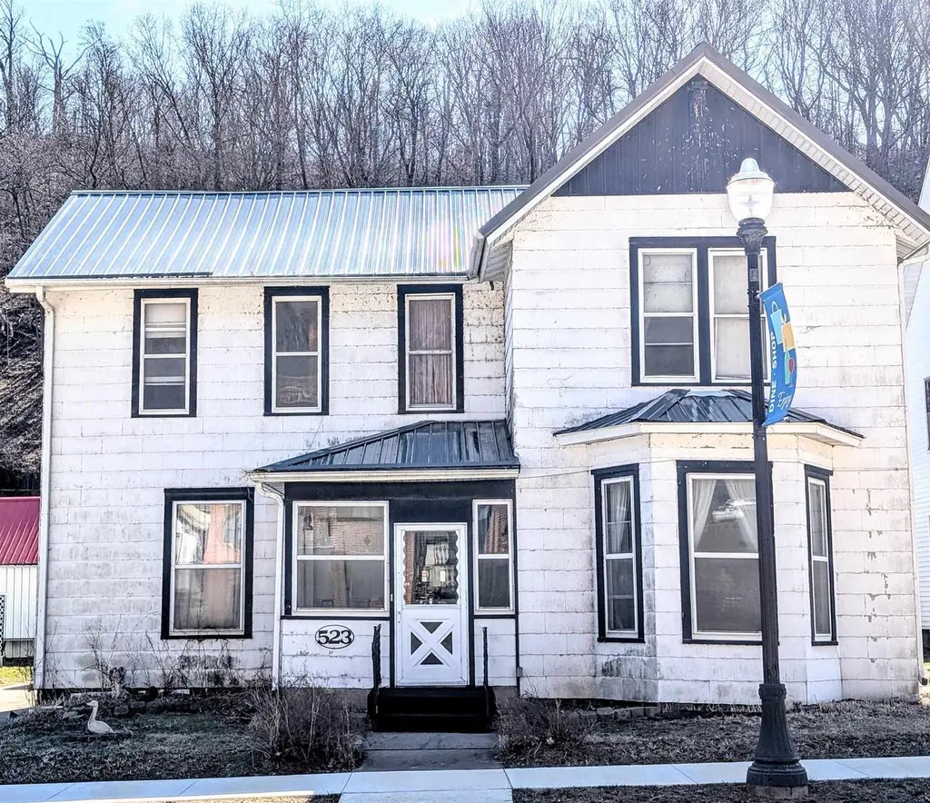 523 Main St