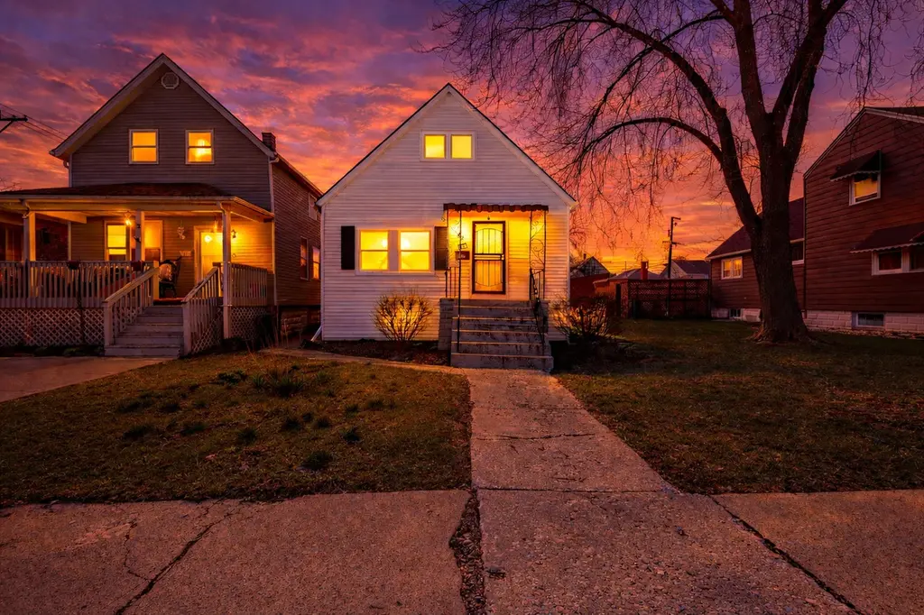 82 Isa Ave