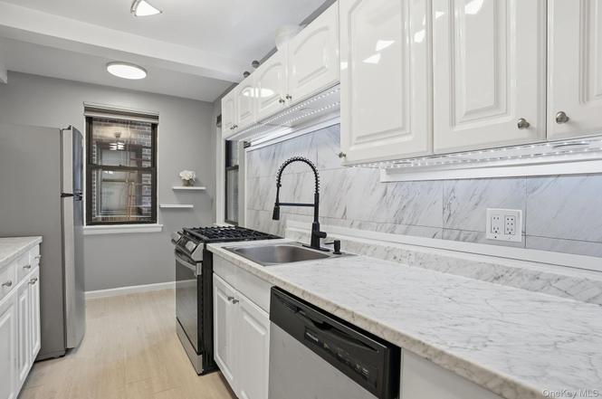 142 Garth Rd Unit 2J