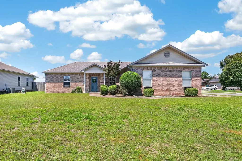 28 Castleton Dr