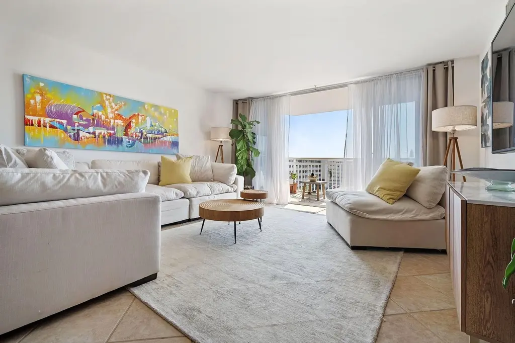18021 Biscayne Blvd #504
