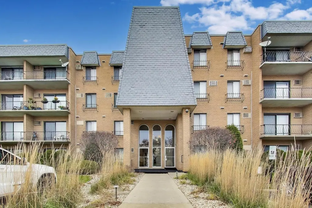 931 W Arquilla Dr #133