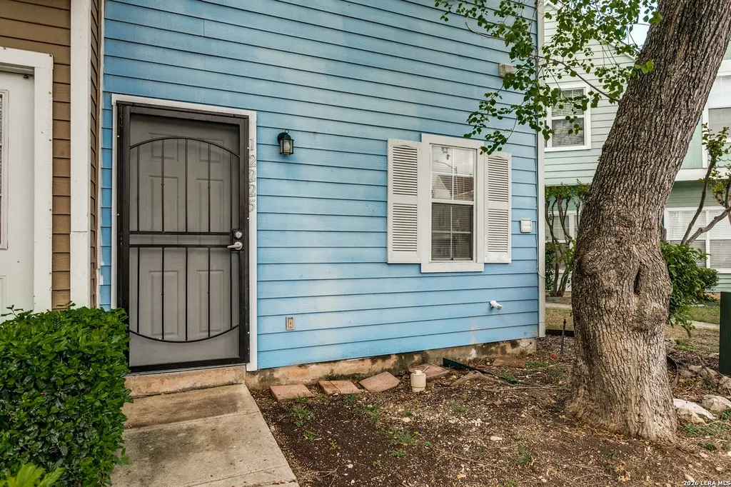 12225 Magnolia Blossom