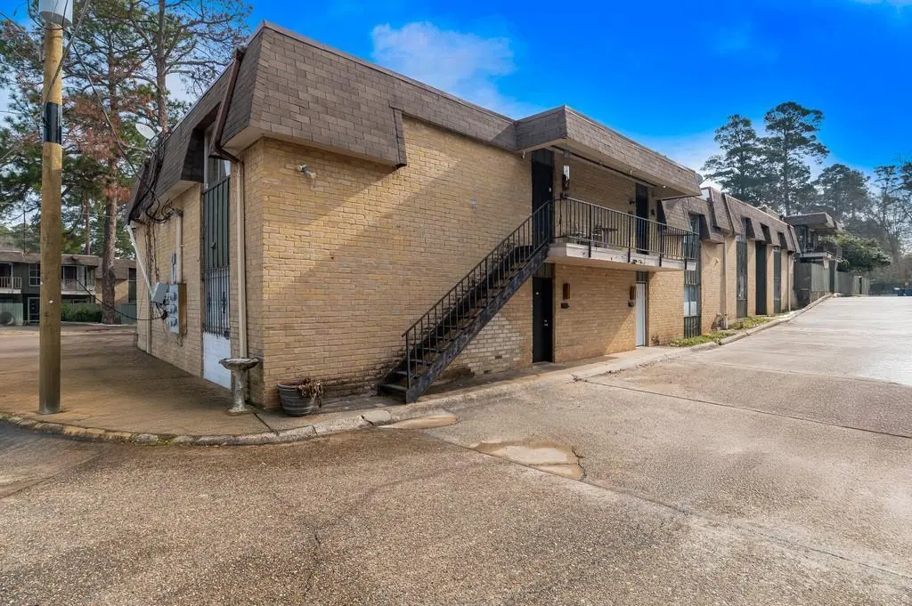 7000 Creswell Rd #114