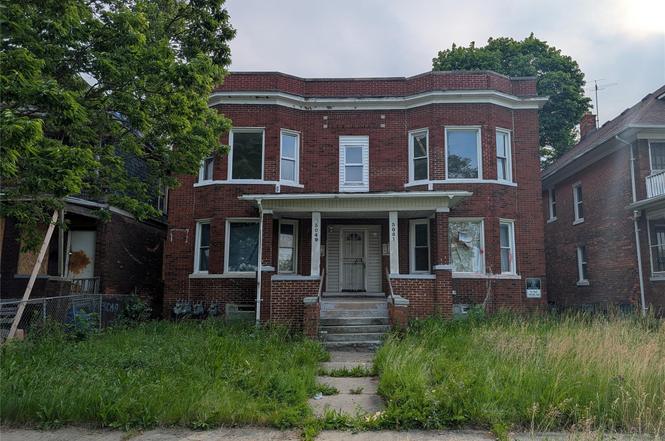 3049 Montclair St