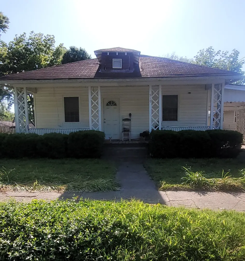 919 N 7th St