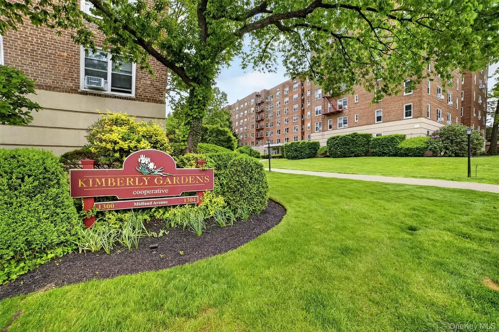 1304 Midland Ave Unit C78