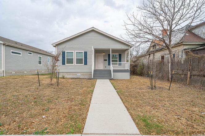 2111 W Houston