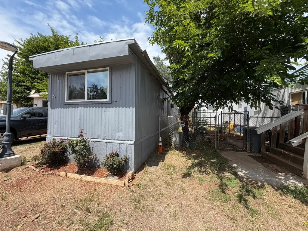 6355 Lincoln Blvd #20