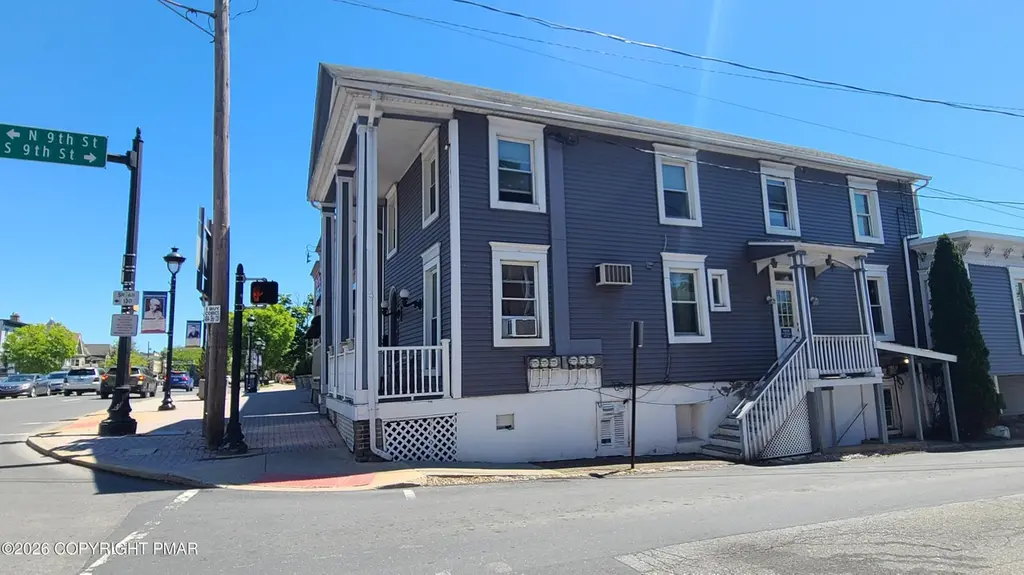 831 Main St