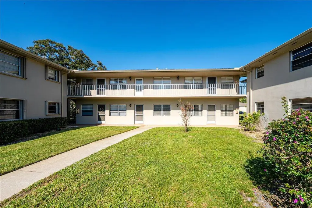 28 Lake Vista Trl #105