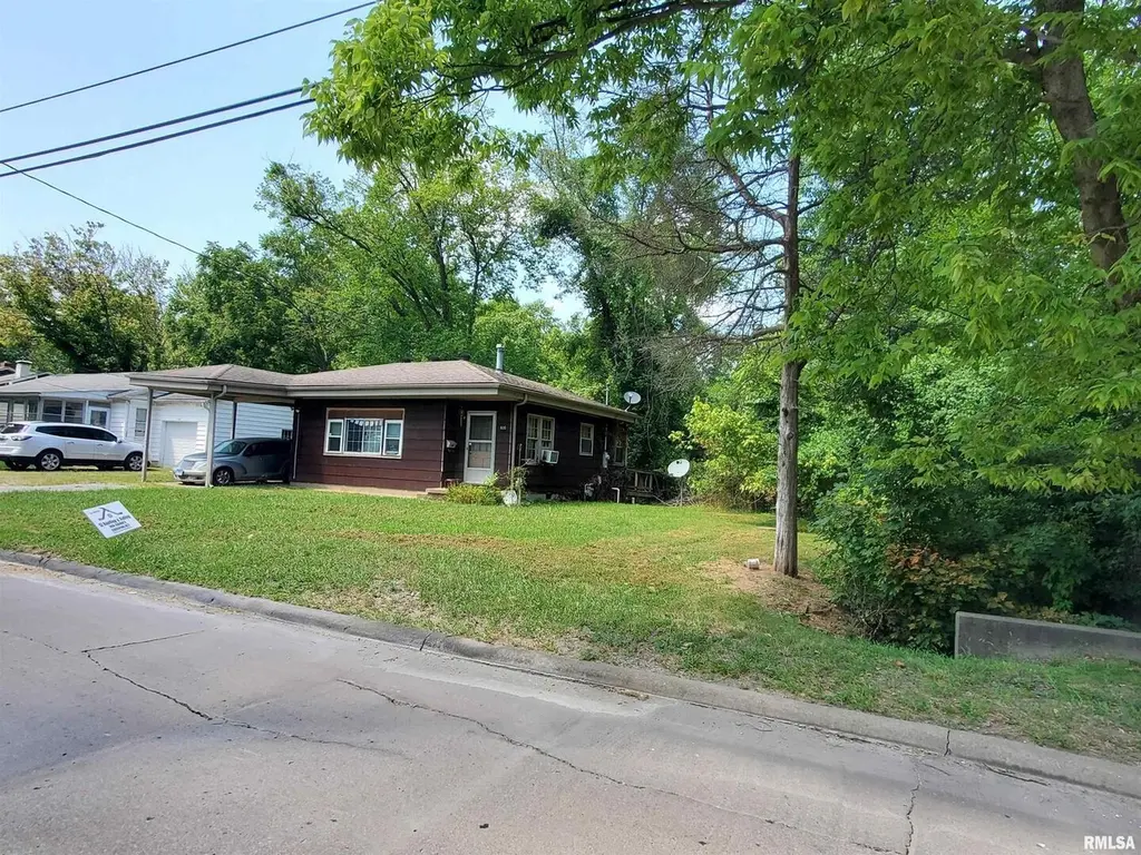 600 W Grand Ave