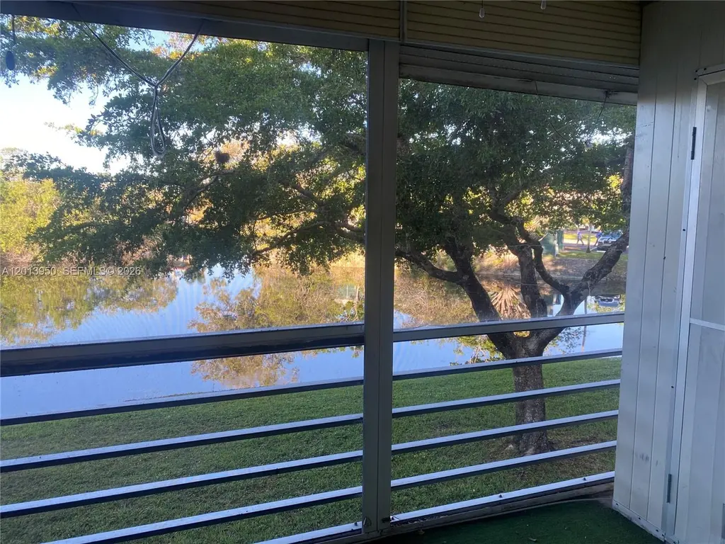 9370 Sunrise Lakes Blvd #209