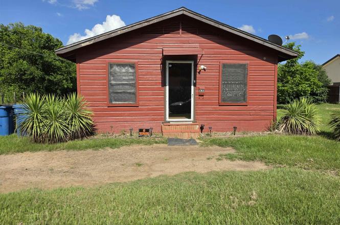 820 N Prairieville St