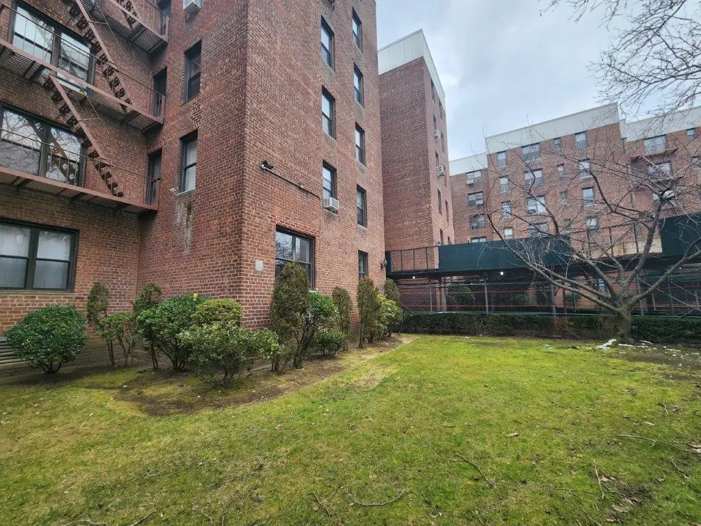 2251 Plumb St Unit 6B
