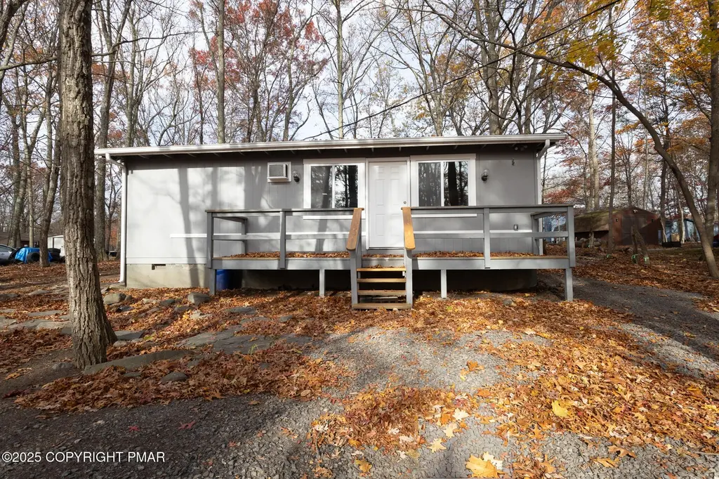 17 Hilltop Cir