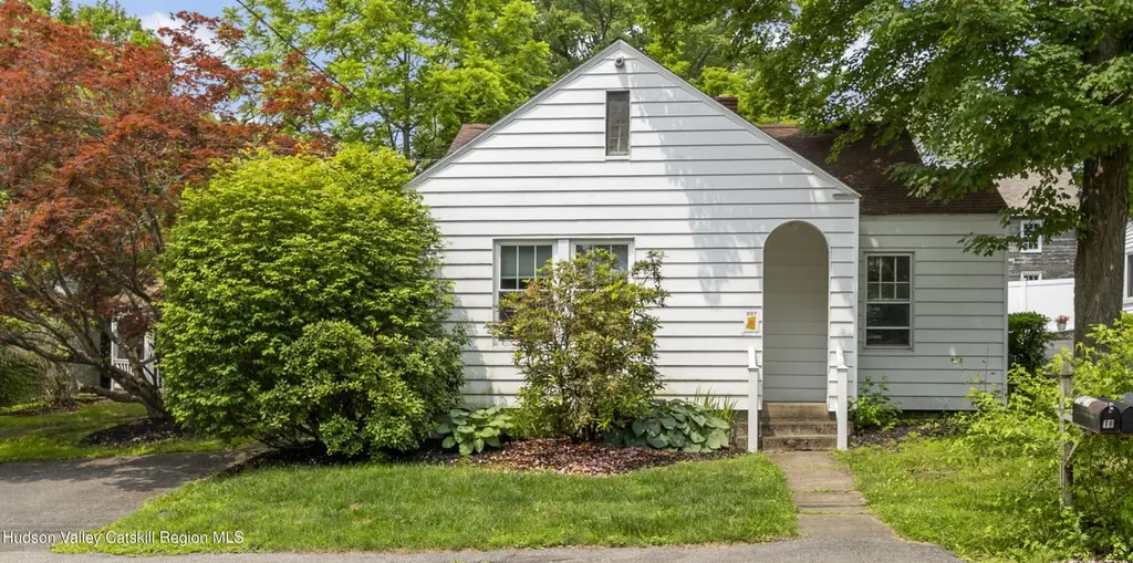207 Maple Ave