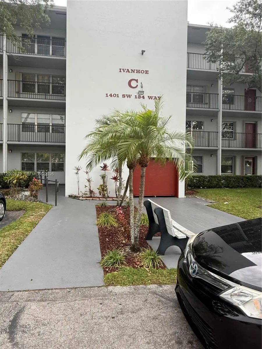 1401 SW 134th Way Unit 106C