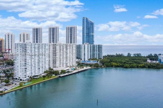 300 Bayview Dr #2101