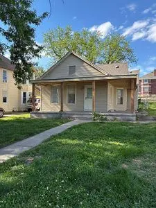 1405 Commercial St
