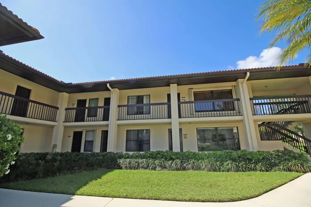 450 SW South River Dr #104