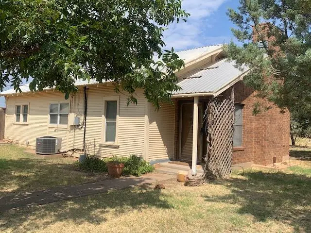 1454 E US Highway 180
