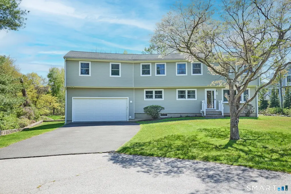 7 Keller Ln