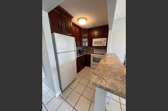 365 NE 125th St #302
