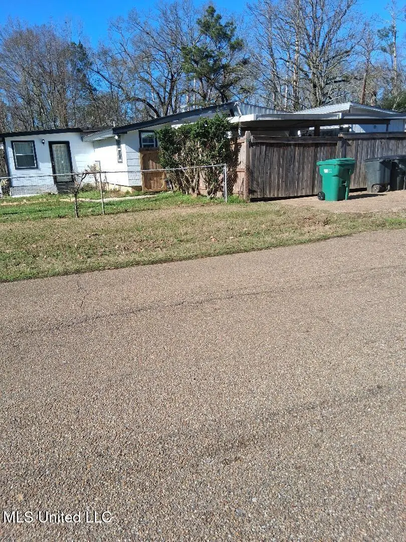 273 W Lake Dockery Dr