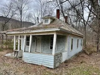 32 Lake St