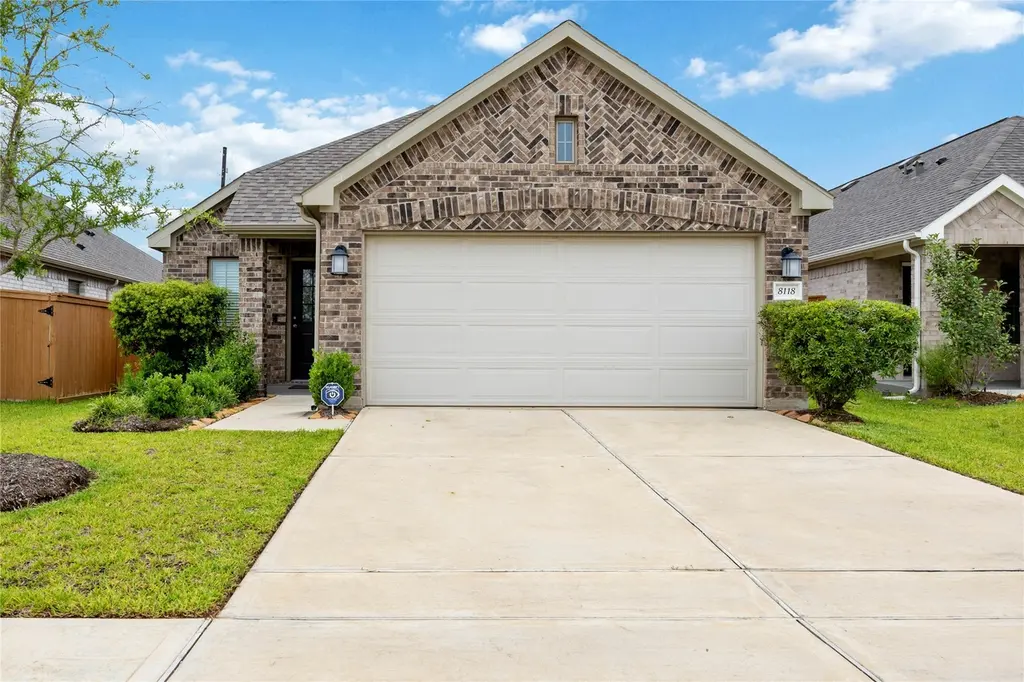 8118 Royal Breeze Dr