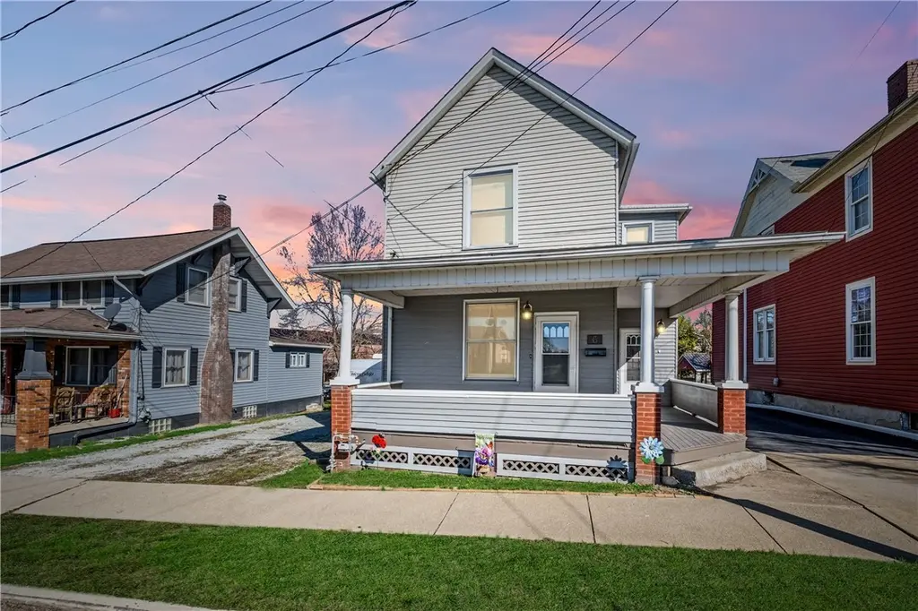 6 W Market St