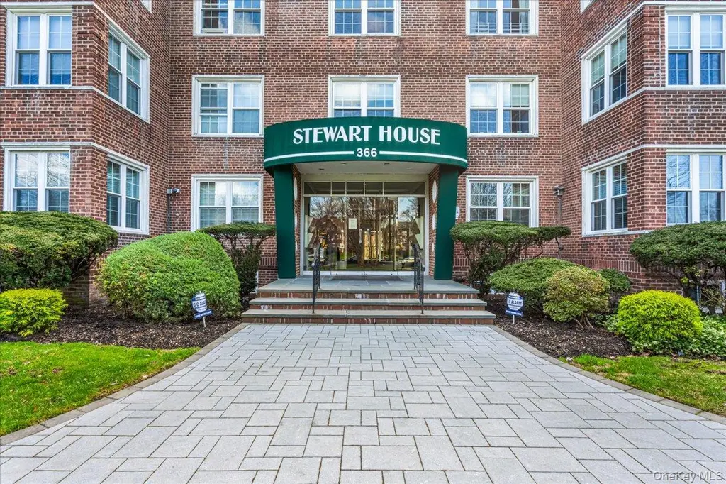 366 Stewart Ave Unit C4